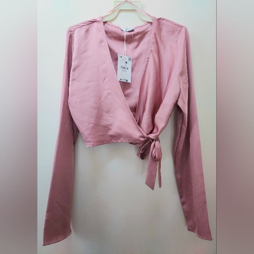 NWT Ladies Berkhka Elegant Feminine Pink Satin Wrap Cropped LS Top Size L